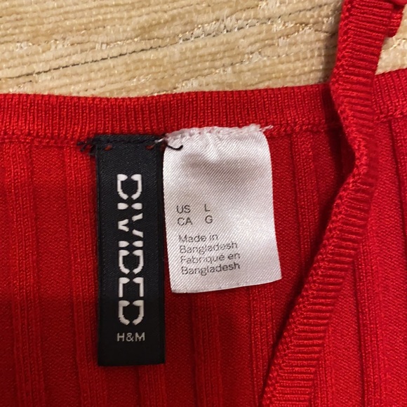 Red croptop, runs a little small - Picture 4 of 4